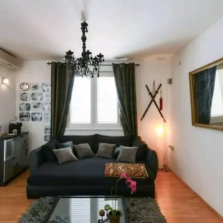 Near Sea Organs Apartment